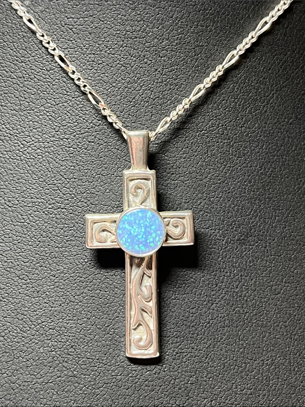 925 sterling silver cross necklace
round blue opal stone
Gorgeous chain
New